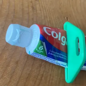 Toothpaste Squeezer
